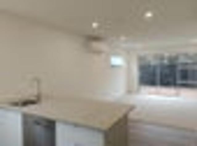 Townhouse for rent in Edgeware, Canterbury