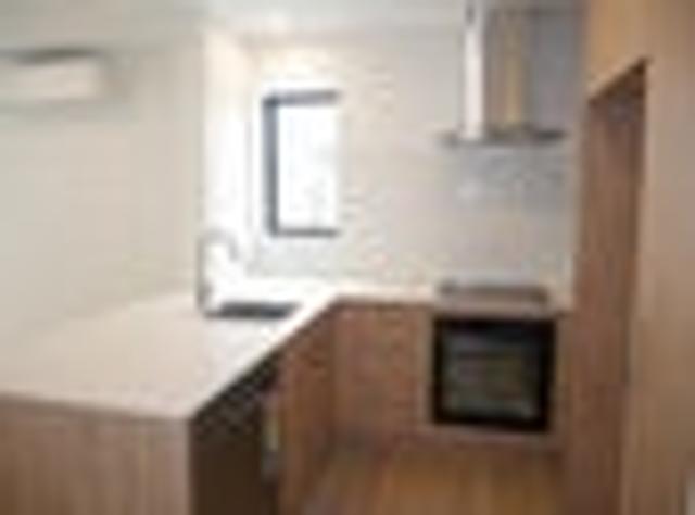 Townhouse for rent in Edgeware, Canterbury