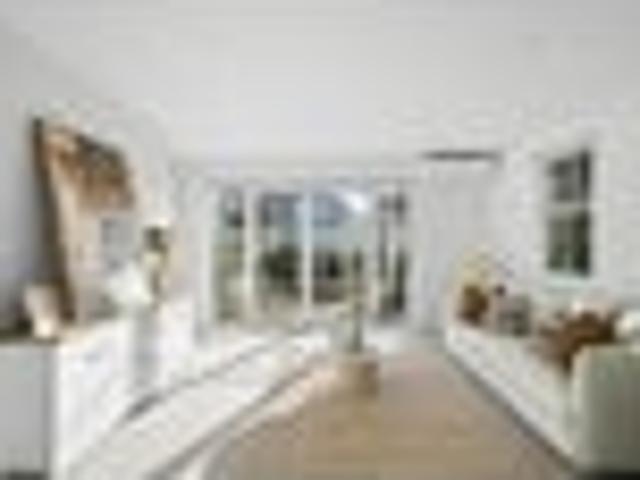 Townhouse for rent in Edgeware, Canterbury