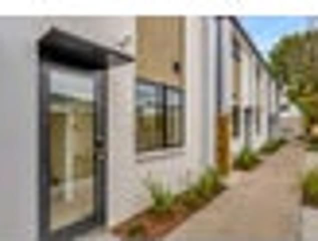 Townhouse for rent in Edgeware, Canterbury