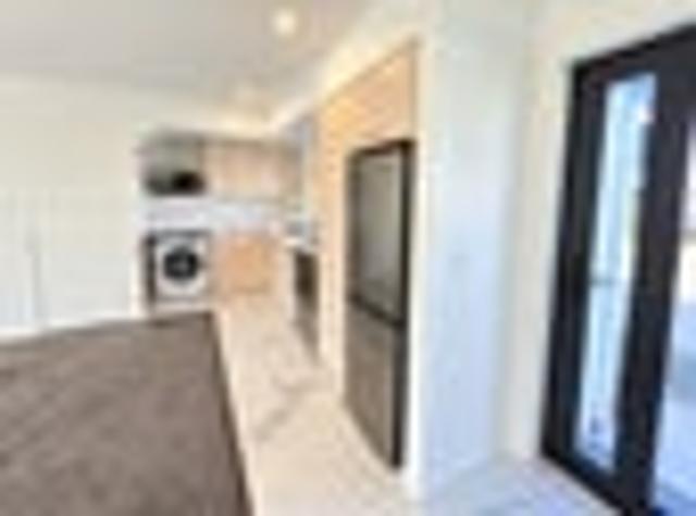 Townhouse for rent in Edgeware, Linwood-Central-Heathcote Community