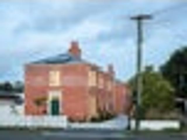 Townhouse for rent in Edgeware, Canterbury