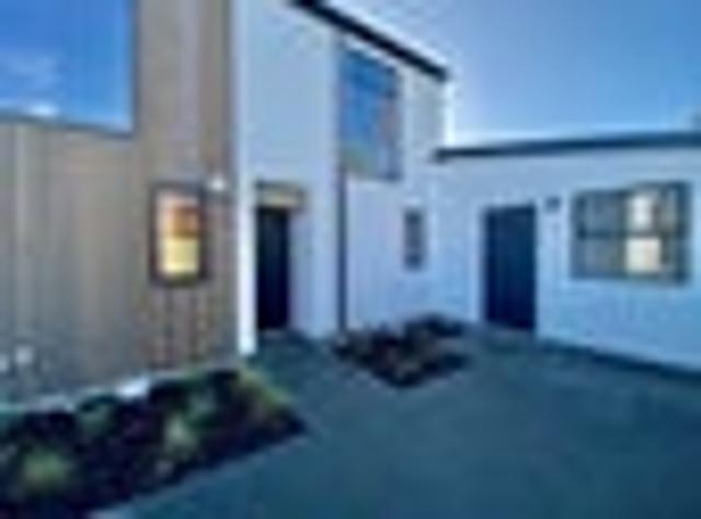 Townhouse for rent in Edgeware, Canterbury
