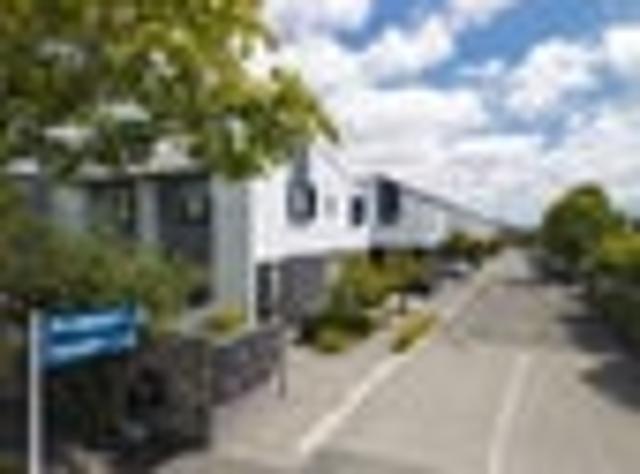 Townhouse for rent in Edgeware, Canterbury