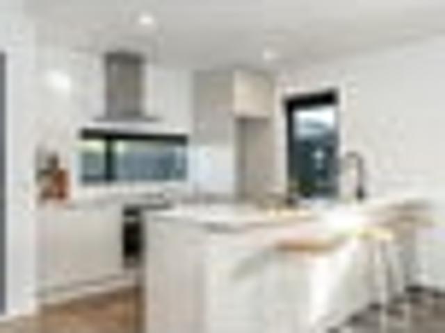 Townhouse for rent in Edgeware, Canterbury