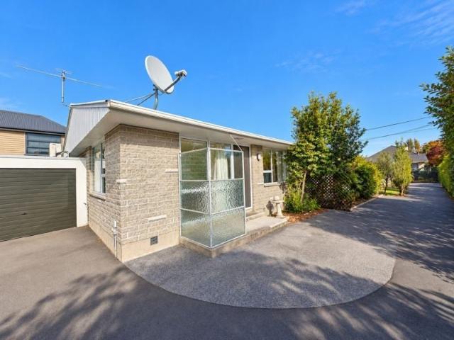 Apartment for rent in Edgeware, Linwood-Central-Heathcote Community
