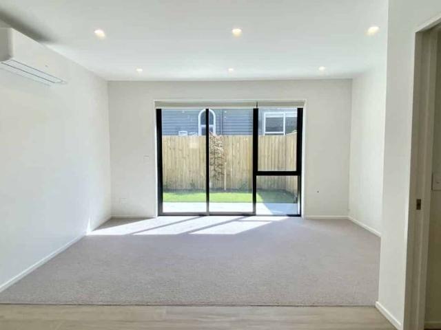 Townhouse for rent in Edgeware, Canterbury