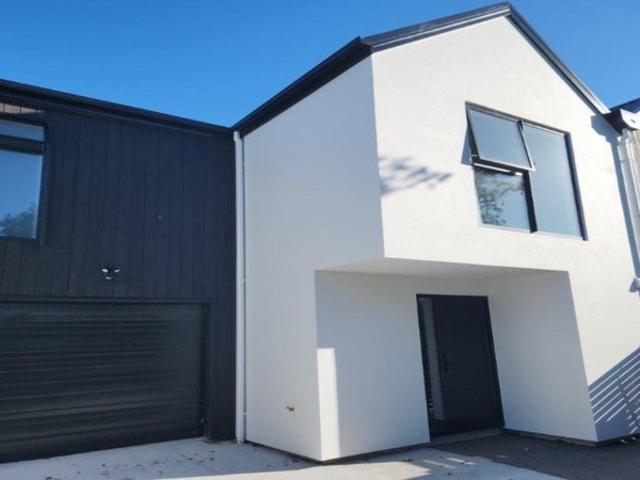 House for rent in Edgeware, Linwood-Central-Heathcote Community