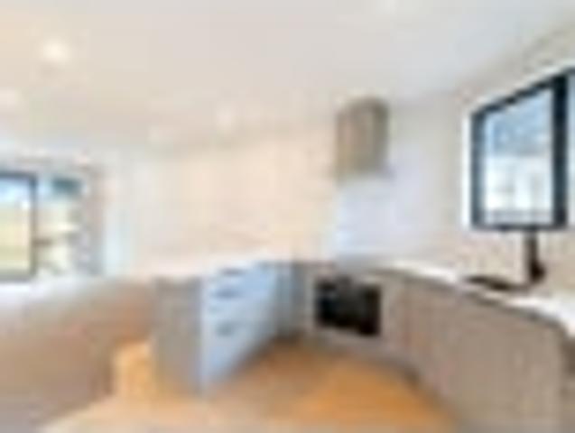 Townhouse for rent in Edgeware, Canterbury