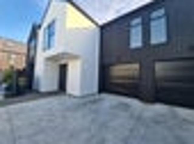 Townhouse for rent in Heathcote, Canterbury