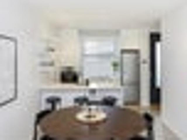Townhouse for rent in Edgeware, Canterbury