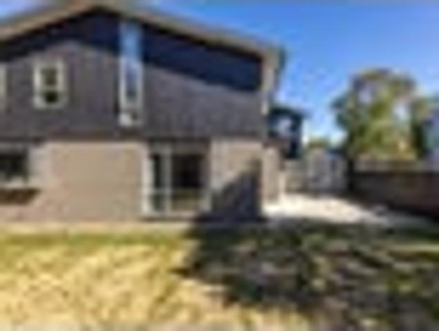 Townhouse for rent in Heathcote, Canterbury
