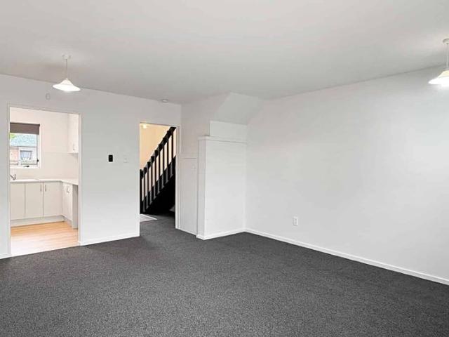 Townhouse for rent in Edgeware, Canterbury