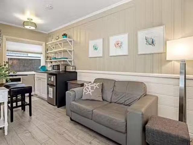 Apartment for rent in Corona Del Mar, California