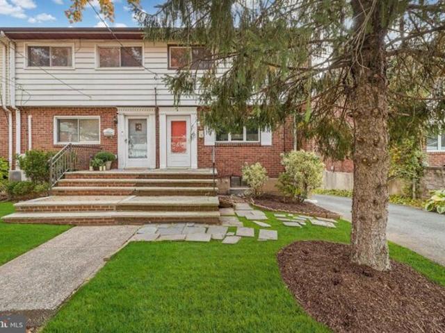 House for sale in Edgewater, New Jersey