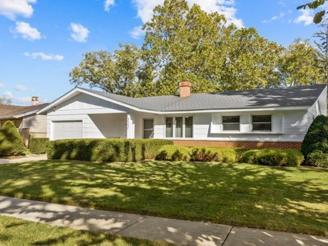 House for sale in Elk Grove Village, Illinois