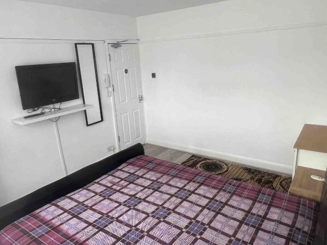 Room for rent in South Stanmore, Greater London