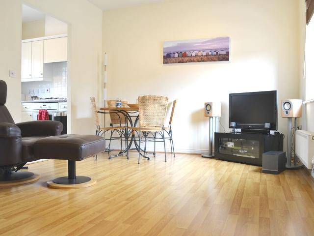 Apartment for rent in Burnt Oak, Greater London