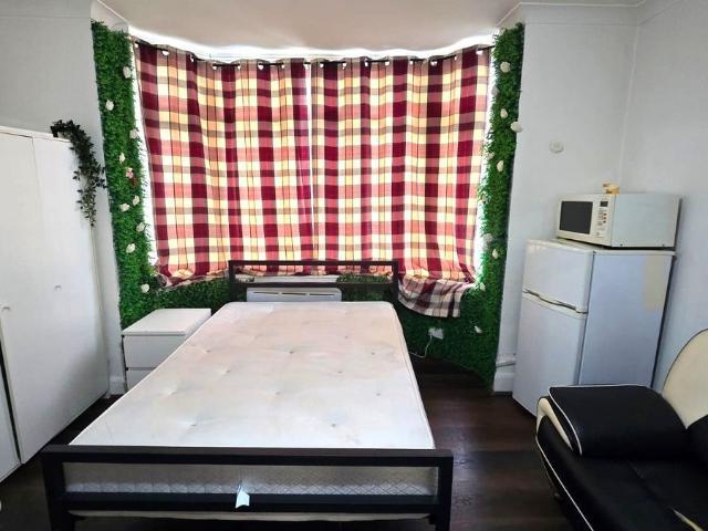 Studio for rent in Brent Cross, Greater London