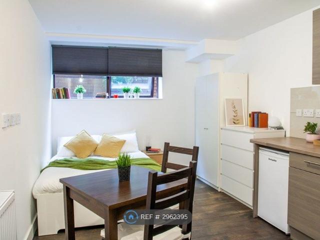 Studio for rent in Dollis Hill, Greater London