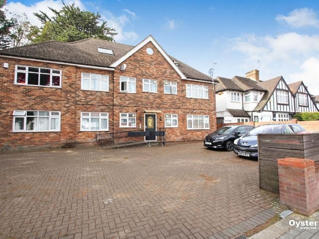 Apartment for rent in Broadfields, Greater London