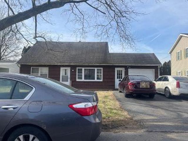 House for sale in Easton