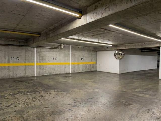 Estacionamiento en venta en Arturo Prat, Santiago