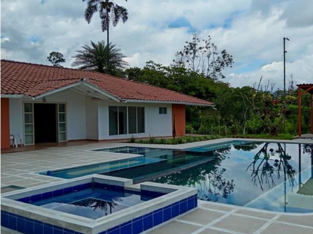 Edificio en venta en Calarca, Quindío