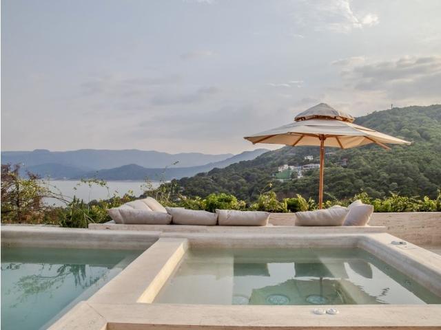 Edificio en venta en Valle De Bravo, Estado de México