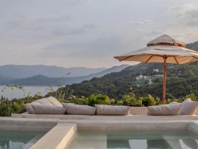Edificio en venta en Valle De Bravo, Estado de México