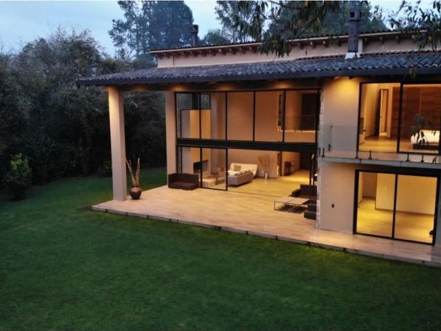 Edificio en venta en Valle De Bravo, Estado de México
