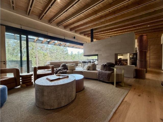 Edificio en venta en Valle De Bravo, Estado de México