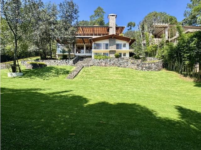 Edificio en venta en Valle De Bravo, Estado de México