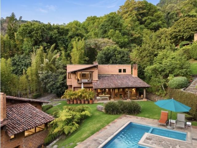Edificio en venta en Valle De Bravo, Estado de México