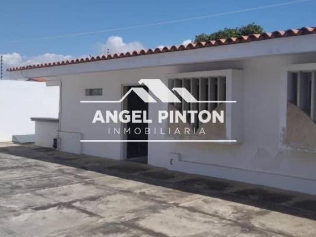 Edificio en venta en Juana De Ávila, Zulia