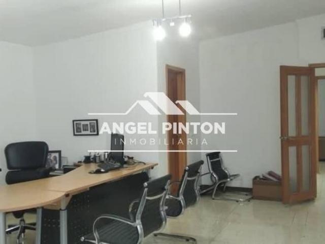 Edificio en venta en Cacique Mara, Maracaibo