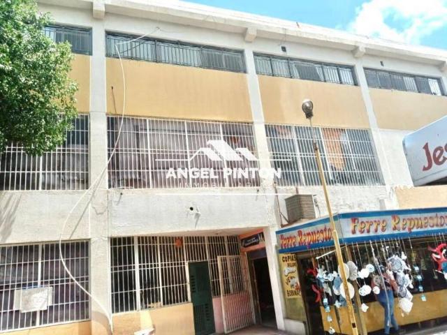 Edificio en venta en Cacique Mara, Maracaibo