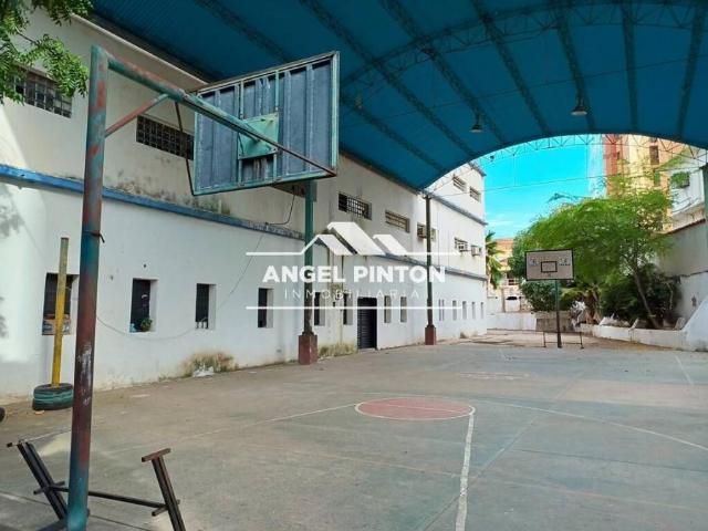 Edificio en venta en Cacique Mara, Maracaibo