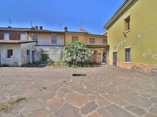 Palazzo in vendita a Cornate D'adda, Lombardia