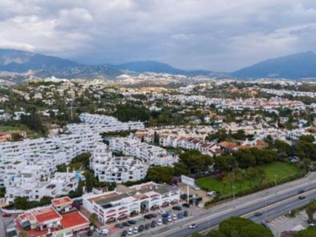 Oficina en venta en Benamara Gardens, Estepona
