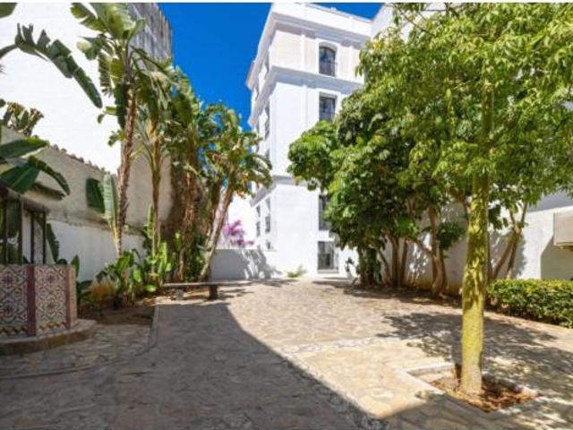 Oficina en venta en Urbanización Altos de Guadalobon, Estepona