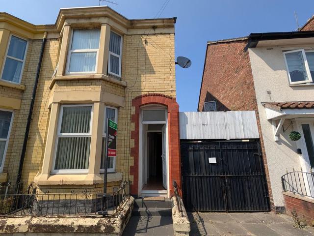 Apartment for rent in Kensington, Calderstones