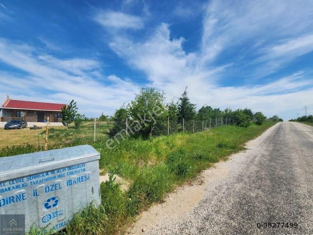 Lalapaşa içerisinde satılık Villa