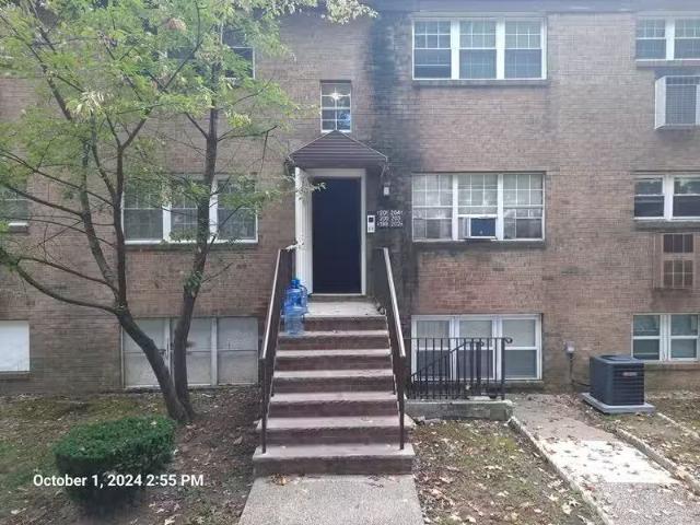 House for sale in Edison