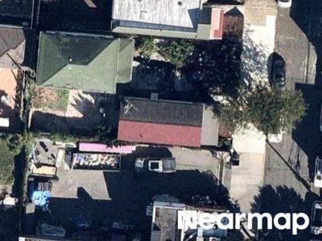 House for sale in The Bronx, Arverne