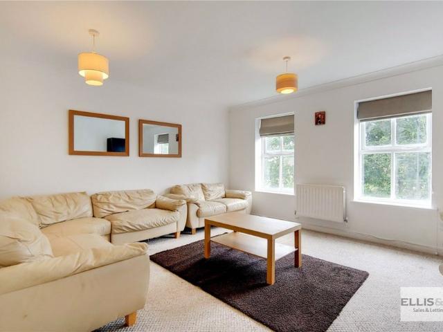 House for rent in Preston, Greater London