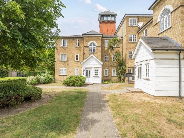 House for rent in Charlton, Greater London