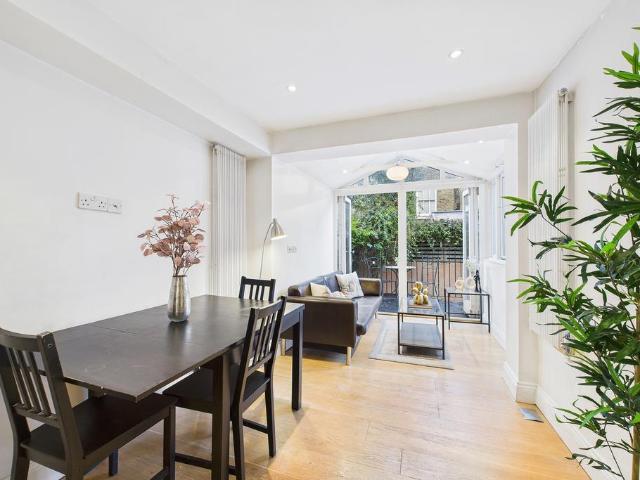 Apartment for rent in Brompton, Greater London