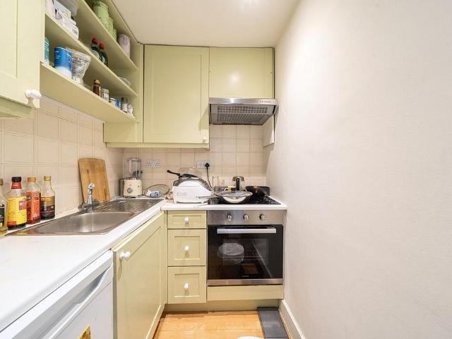 Apartment for rent in Brompton, Greater London