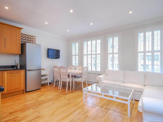House for rent in Brompton, Greater London
